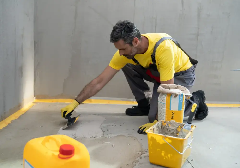 Szybkowiążący cement montażowy - gdzie sprawdzi się w domu?