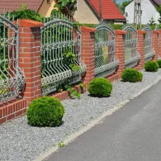 Czy na ogrodzenie z siatki trzeba mieć pozwolenie? Sprawdź przepisy!