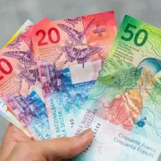 Ile zarabia dekarz w Szwajcarii? Sprawdź, jak wysokie są pensje
