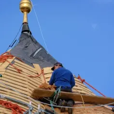 Ile zarabia dekarz na godzinę w Polsce? Zaskakujące fakty o stawkach