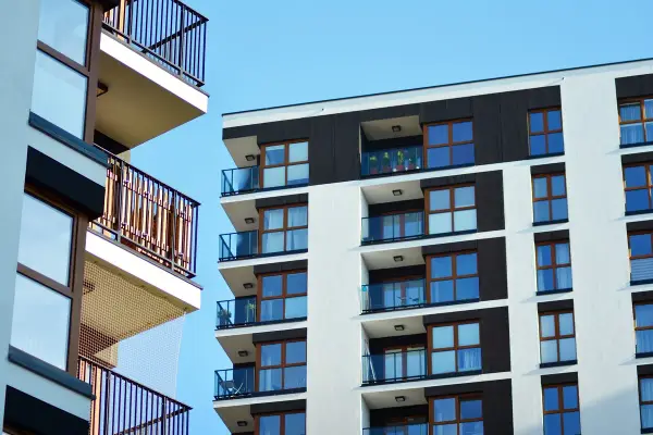 Loggia a balkon - Kluczowe różnice i co wybrać dla siebie?
