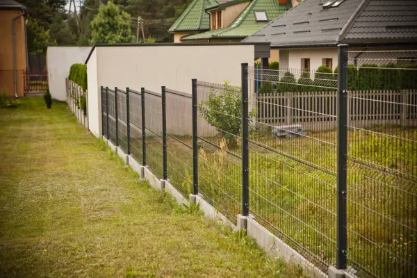 Ogrodzenie bez podmurówki - 6 alternatyw. Co wybrać?